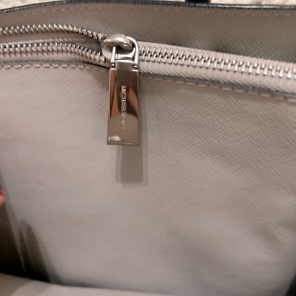 Michael Kors tote/crossbody. - Picture 6 of 6